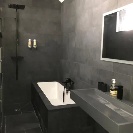 Chateau Du Prieure 4*