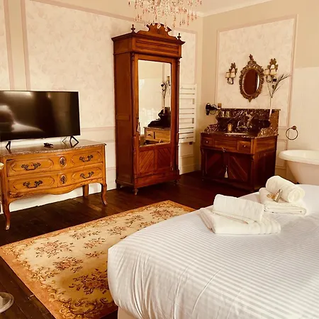 Chateau Du Prieure 4*