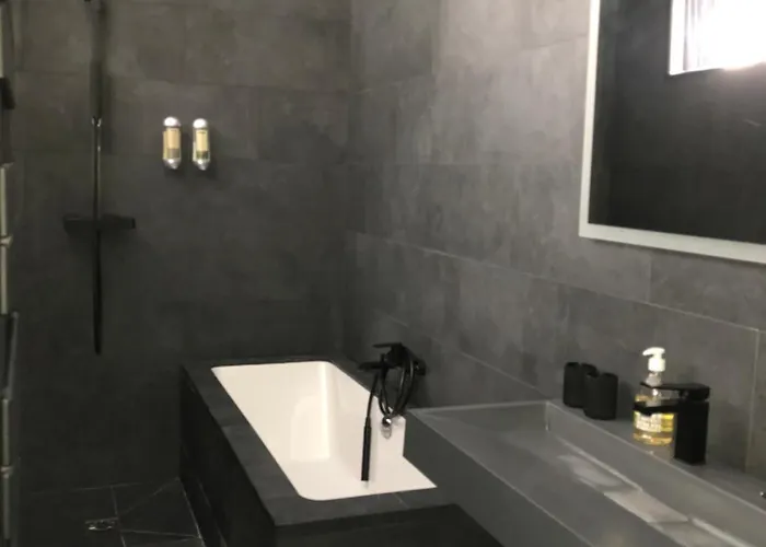 Chateau Du Prieure 3*