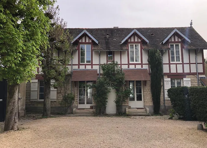 Château Du Prieuré évecquemont Casa de hóspedes