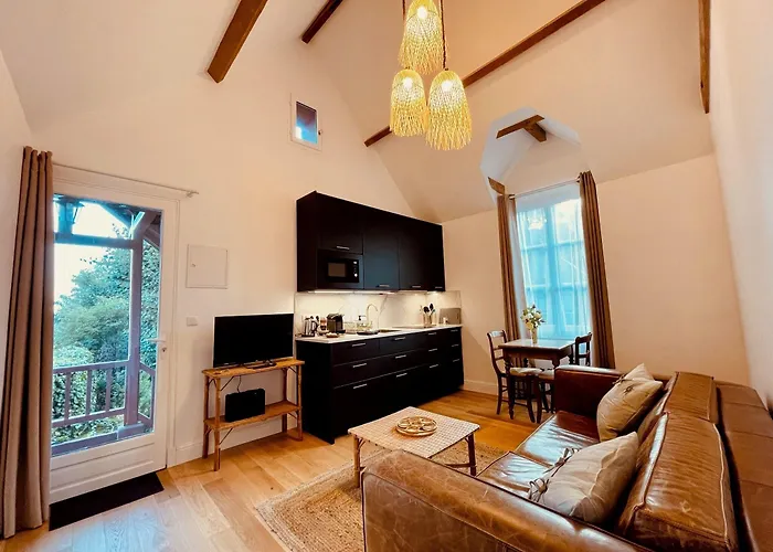 게스트하우스 Chateau Du Prieure 3*